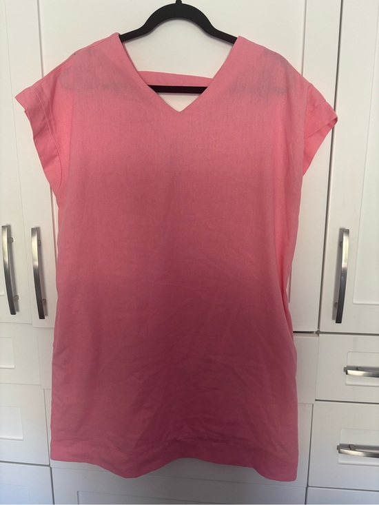 DKR Tops - Relaxed V-Neck linen blend dress in Rose Pink